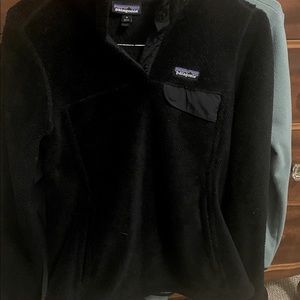 Black Patagonia pullover